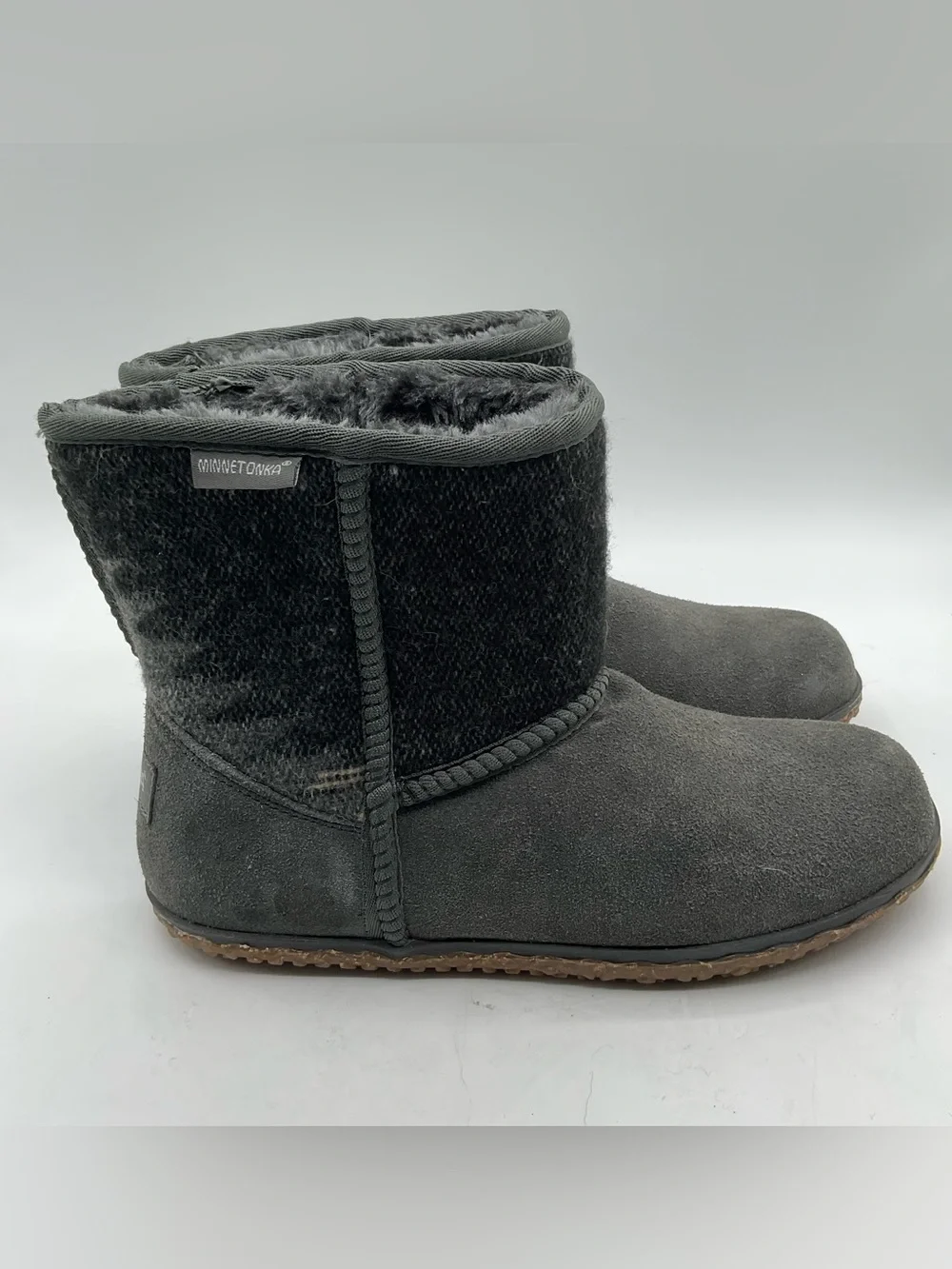 Minnetonka Women’s Gray Suede Faux Fur Lined Ankle Boots Size 9 M 84955